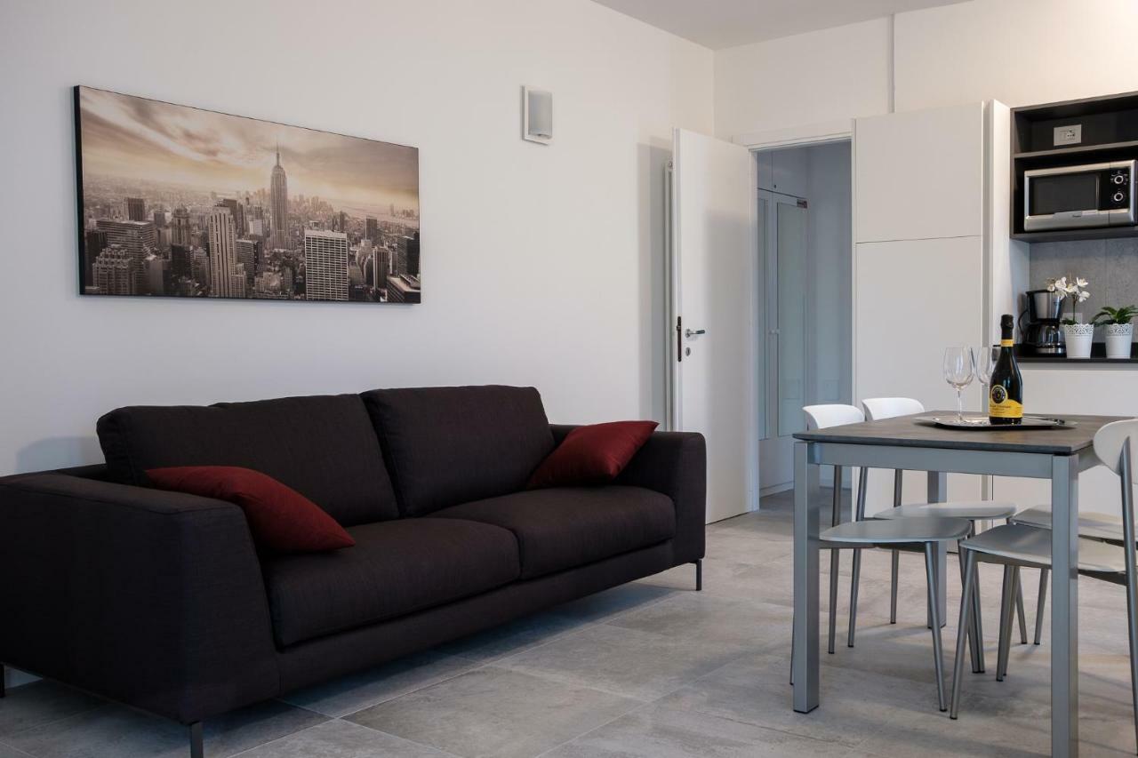 Casa Mary Due - Trilocale Con Giardino Privato A Due Passi Dal Lago Sirmione Exterior foto